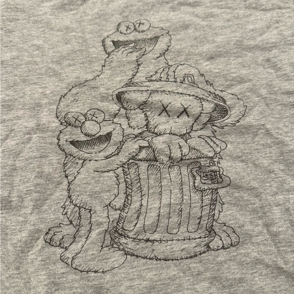 Kids UNIQLO x KAWS x Sesame Street/Peanuts (Snoopy) Lot Sz 5-6 PreOwned - Picture 4 of 11